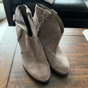 ❌SOLD❌ Vince Camuto Taupe Leather Booties